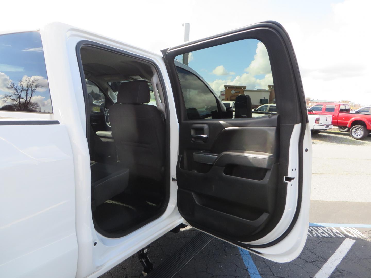 2016 White /Gray Chevrolet Silverado 2500HD LT Crew Cab 4WD (1GC1KVE81GF) with an 6.6L V8 OHV 32V TURBO DIESEL engine, 6A transmission, located at 2630 Grass Valley Highway, Auburn, CA, 95603, (530) 508-5100, 38.937893, -121.095482 - Features- Pro Comp suspension, Method Race wheels, Yokohama tires, Amp steps, Fox remote reservoir shocks, Air Bags, Smoked tail lights, LED back up lights, Weathertech floor liners, and window tint. - Photo#44